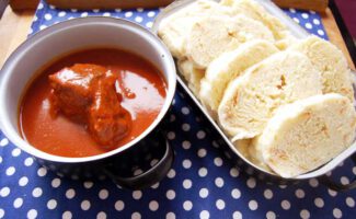 Nejlepší recept na Rajskou omáčku s hovězím masem (česká klasika) Nejlepší recept na Rajskou omáčku s hovězím masem (česká klasika)