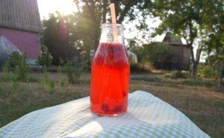 Pravá domácí malinová limonáda (recept) Pravá domácí malinová limonáda (recept)